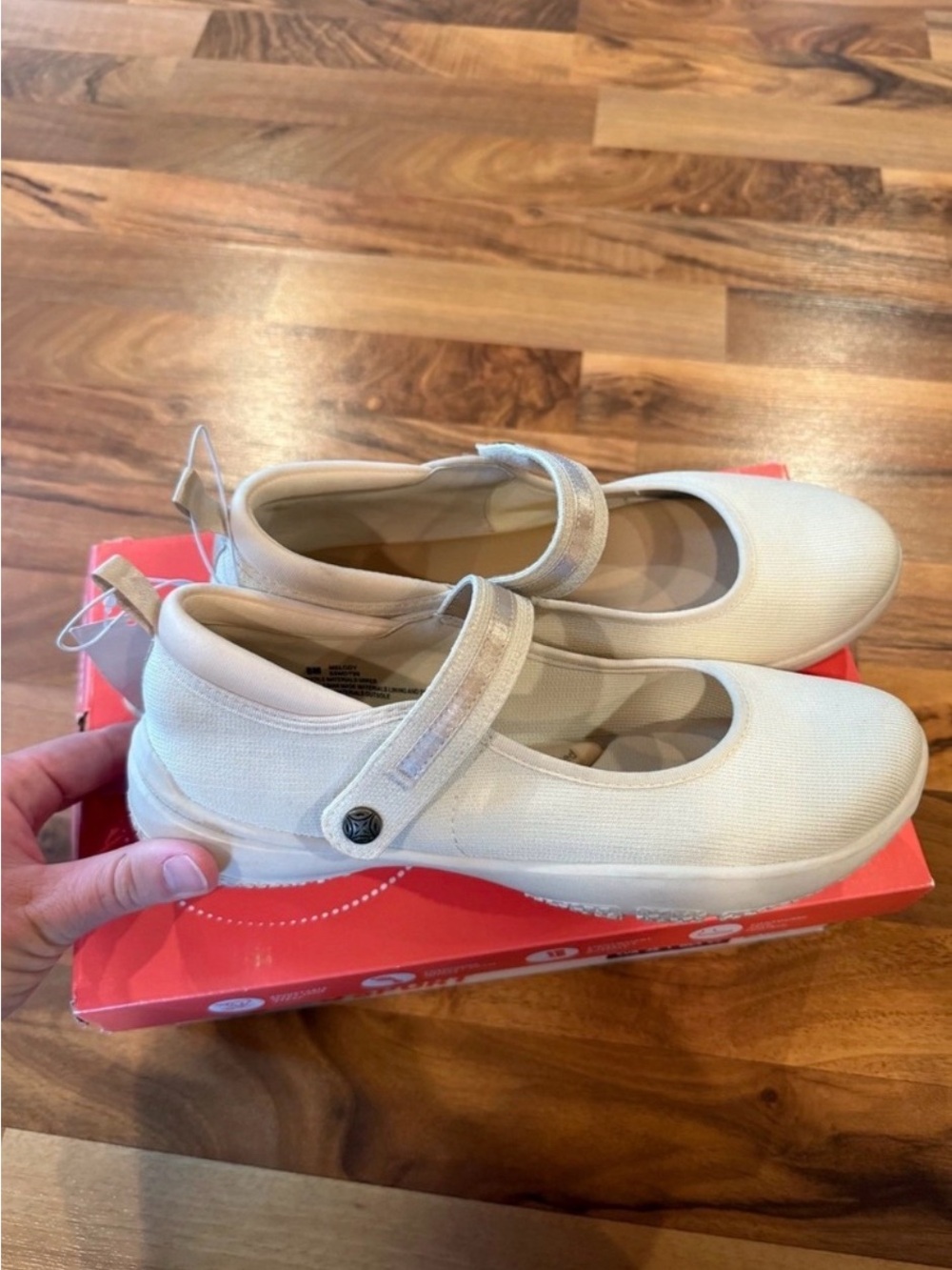 Jambu JSport Cream Mary Jane Sneaker Flats 7.5 NIB